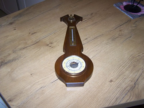 Biete ein altes barometer aus - ein,